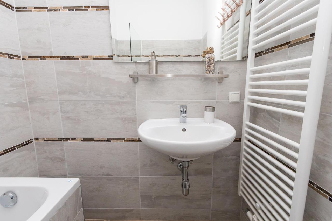 Comfortable Romantic 1 Bedroom Apartment Near Augarten Wien Exterior foto